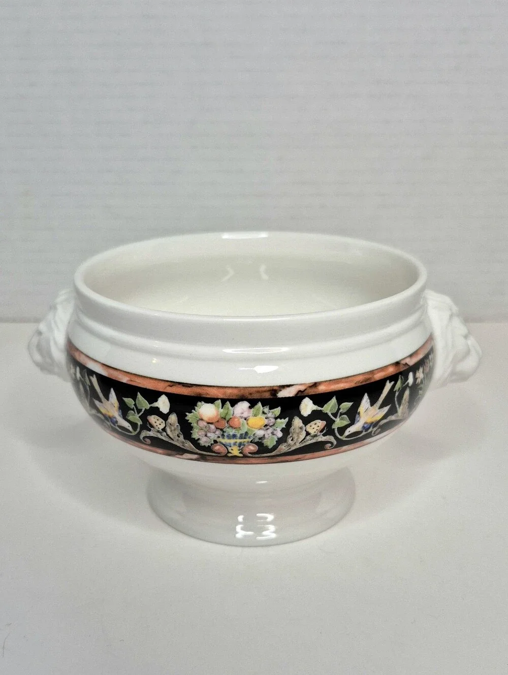 Villeroy and Boch Intarsia Chateau Collection Lion Head Soup Cream Bowl